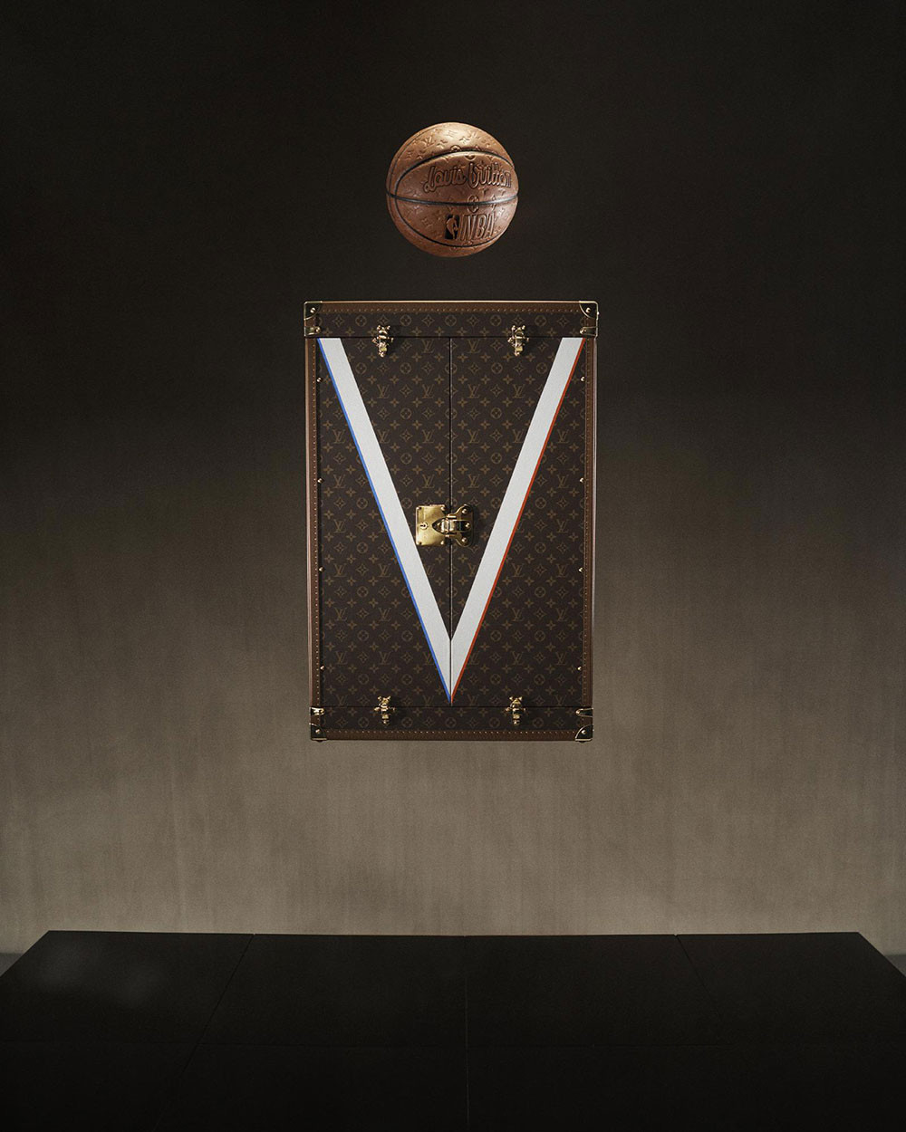 LOUIS VUITTON TUNG RA BỘ SƯU TẬP THỨ 2 BẮT TAY CÙNG HIỆP HỘI BÓNG RỔ NHÀ NGHỀ MỸ NBA